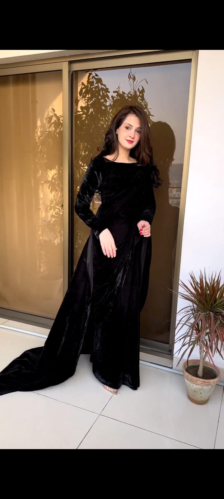 Elegant Velvet saree and Blouse, Indian Wedding Mehendi Sangeet Reception Party Wear Sarees