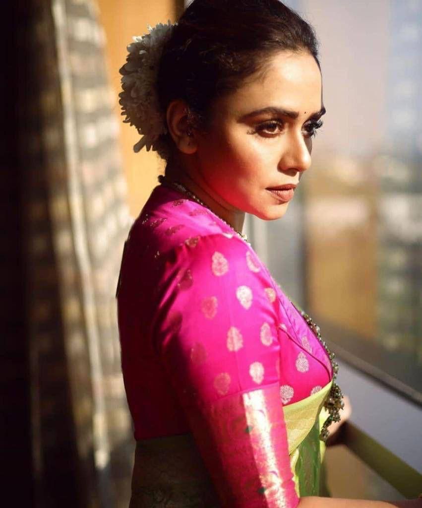 Designer made Parrot Pastel Green Color wear Bollywood Style Banarasi Soft Silk Saree, Party and Wedding wear Banarasi Silk Saree