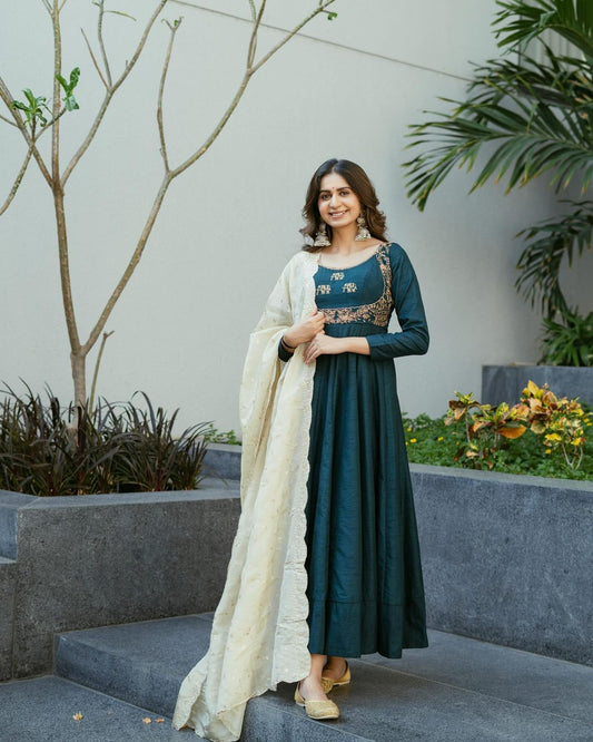 Elevate Your Style: Green Suit Dupatta Combination