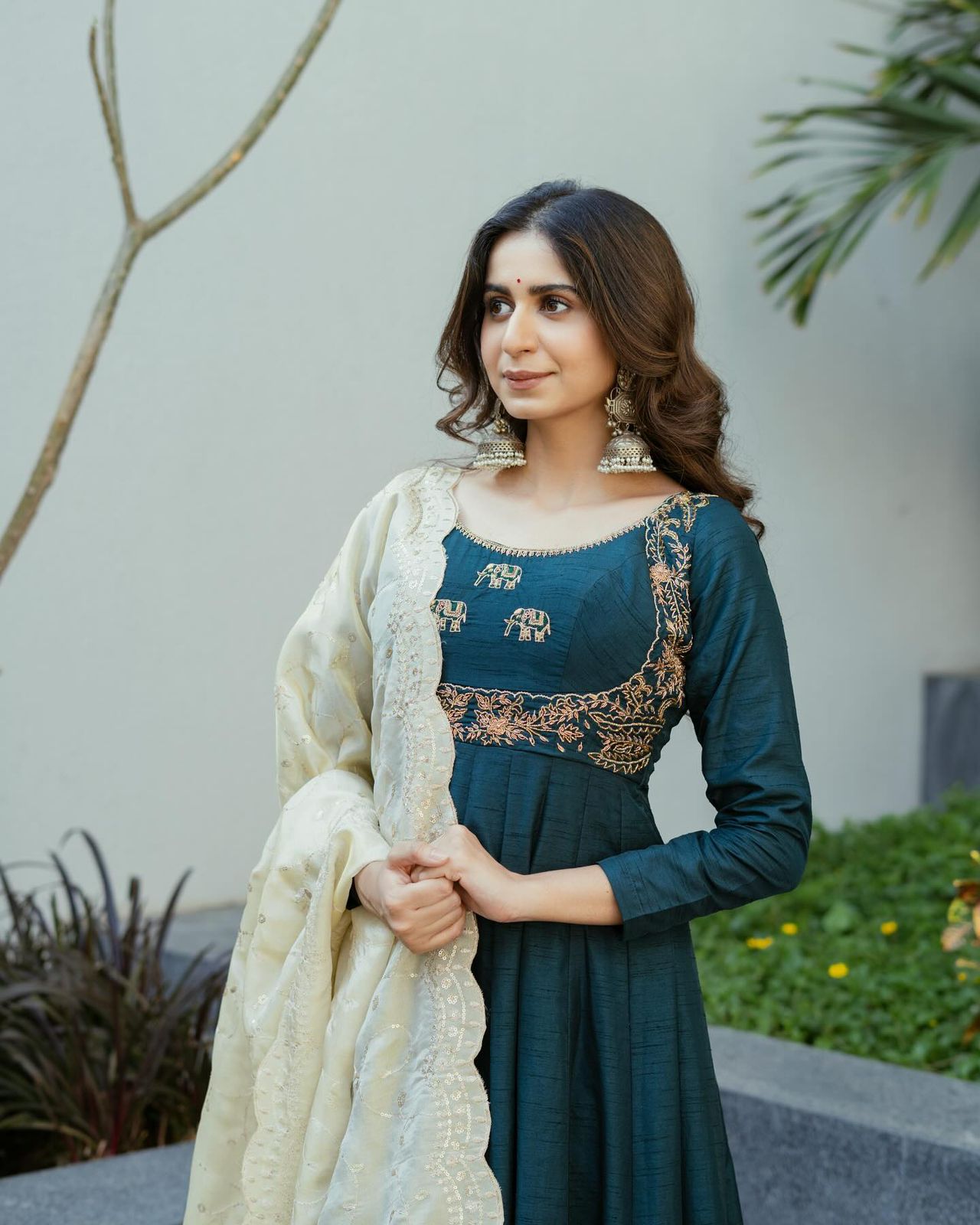 Elevate Your Style: Green Suit Dupatta Combination