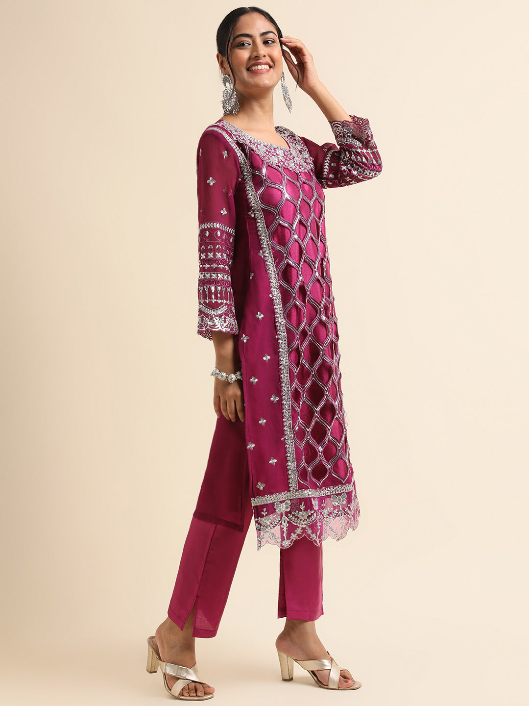 Elegant Pakistani Suit Design