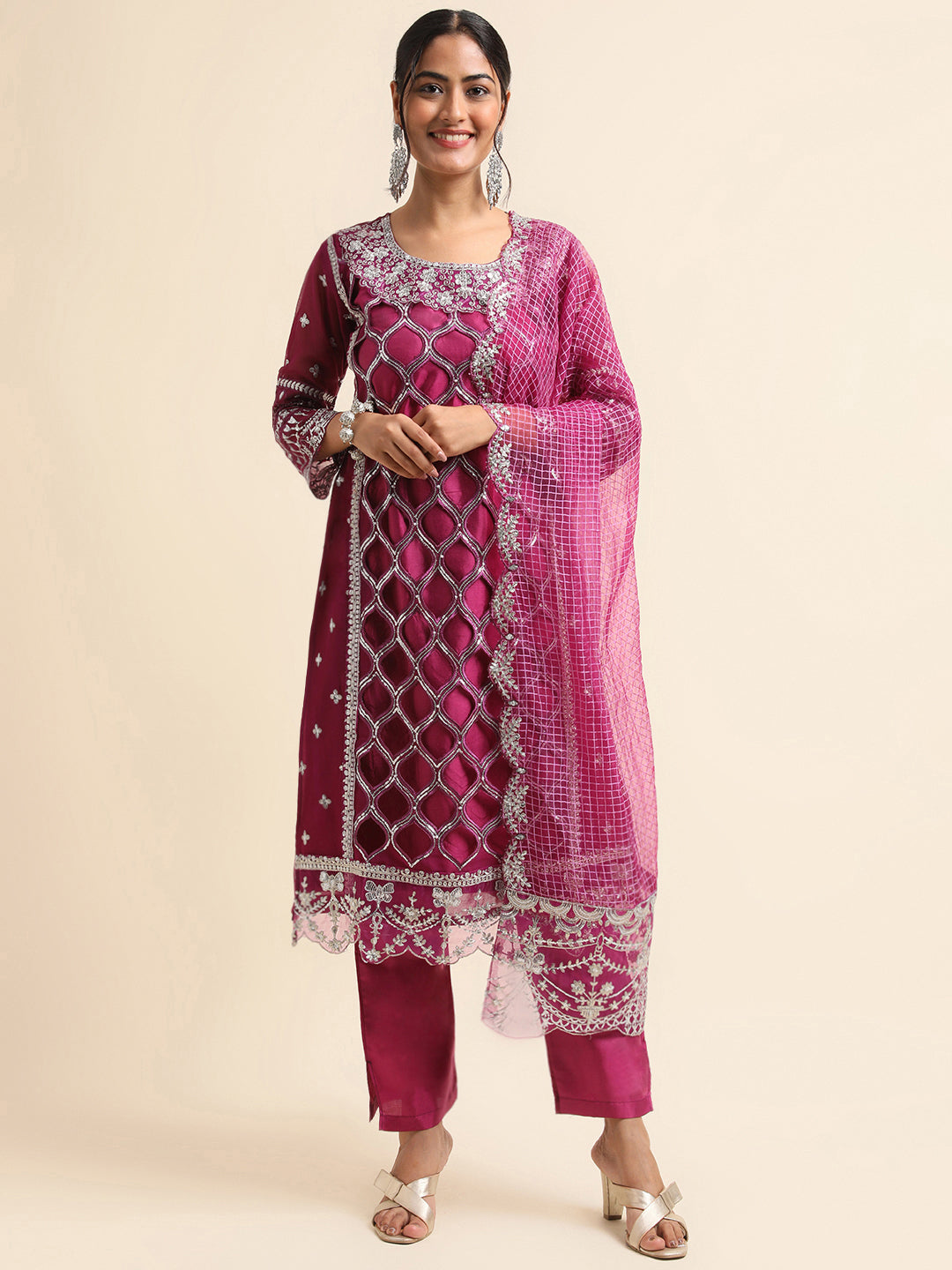 Elegant Pakistani Suit Design