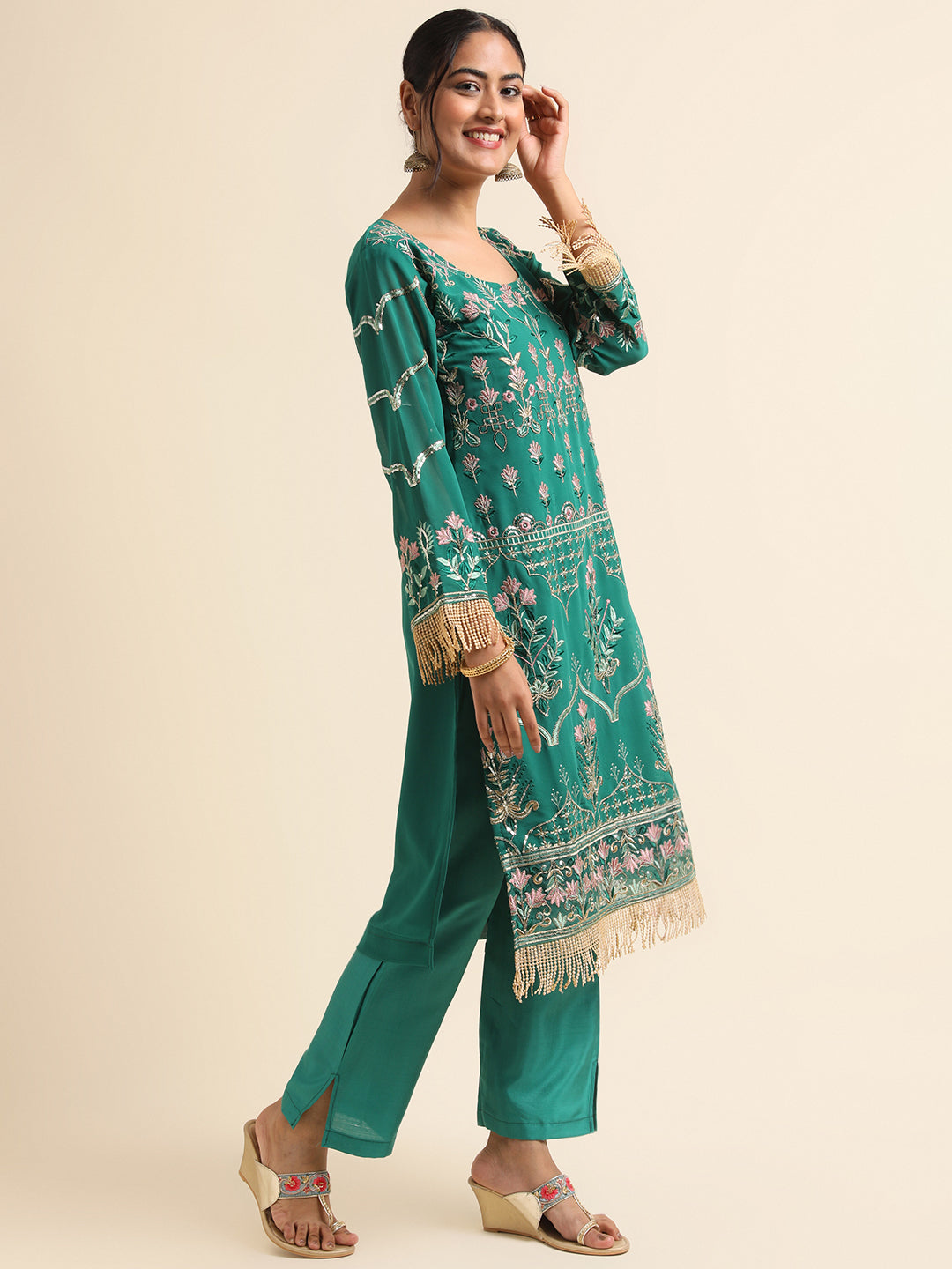 Glamorous Pakistani Suit Design: Elevate Your Style