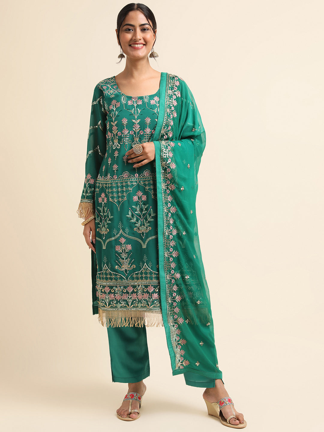 Glamorous Pakistani Suit Design: Elevate Your Style