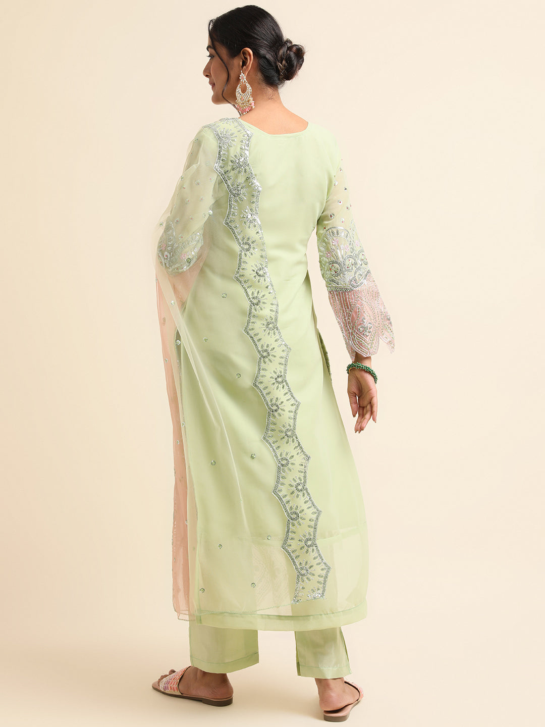 Pakistani Suit Design: Radiate Elegance in Green