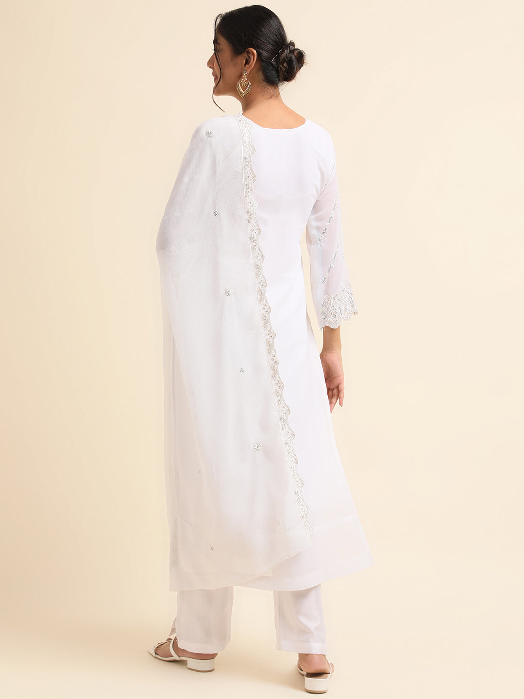 Pakistani Suit: Timeless Elegance in White