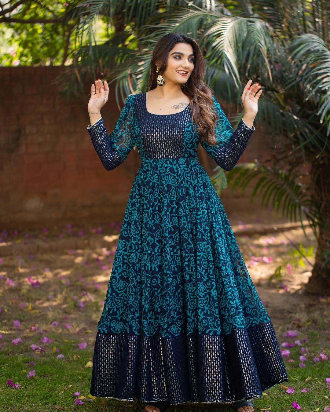 Black Embroidered Net Full Sleeve Ladies Party Wear Dress Bridal Gown Long  Free Size at Rs 8000 | Gown Dresses in Bareilly | ID: 26318616133
