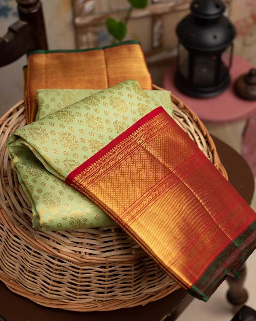 Green Lichi Silk Traditional Wear Weaving Saree