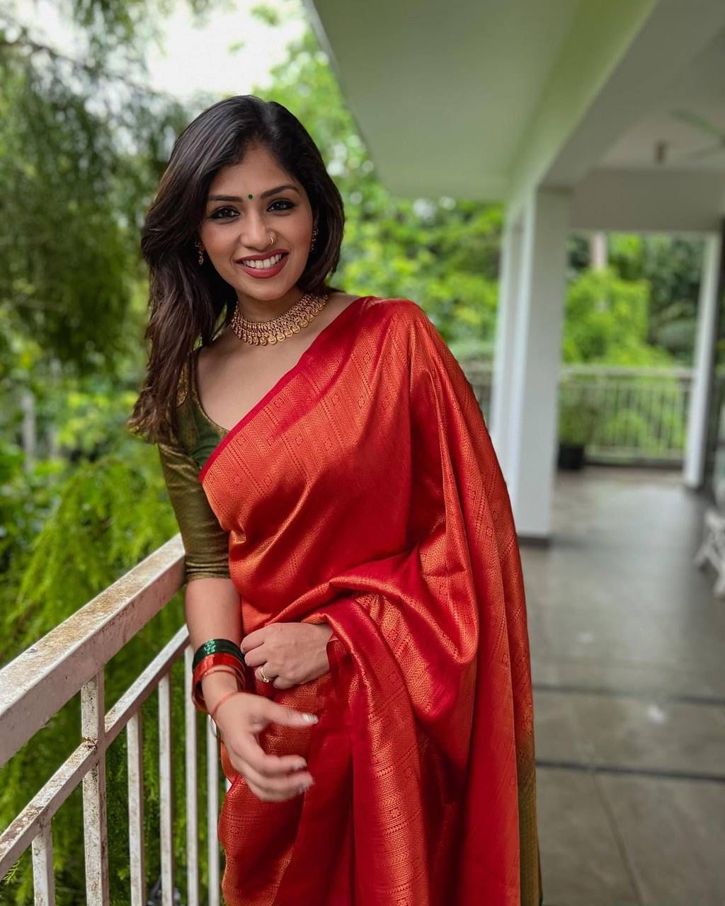 Women's Kanjivaram Soft Silk Saree With Blouse