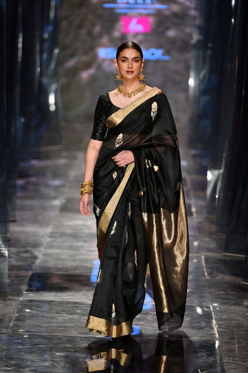 Lotus Make-Up India Fashion Week: We can’t take our eyes off Aditi Rao Hydari in this gorgeous handloom sari