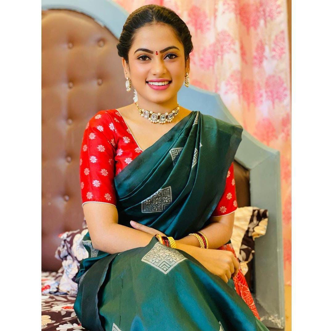 Red And Bottle Green Jacquard And Silk Saree With Tusser Art Silk Blouse -  DMV10277