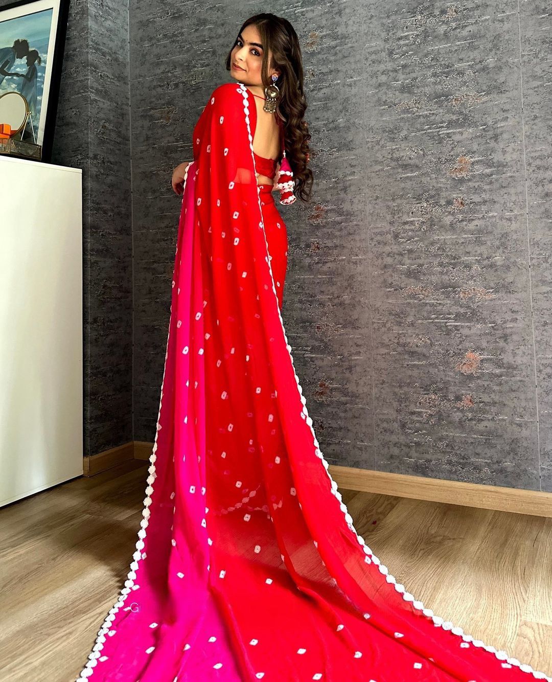 Gurleen Gambhir Red-Pink Bandhej Saree