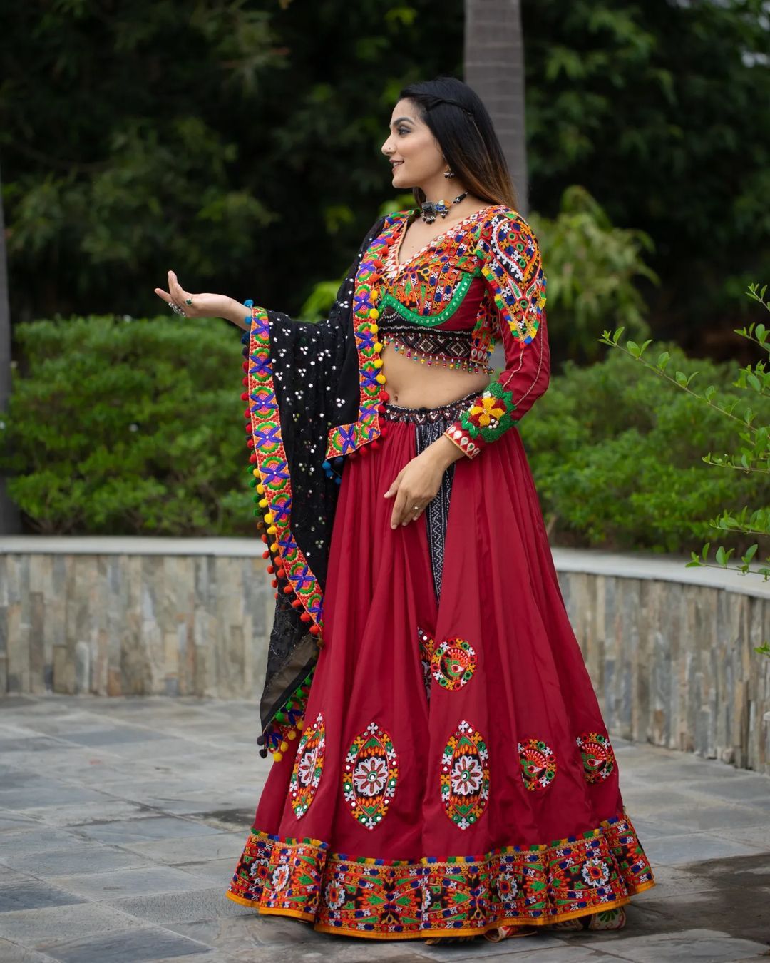 Designer simple lakhnavi black lehenga choli | Lehnga designs, Indian  fashion dresses, Choli designs