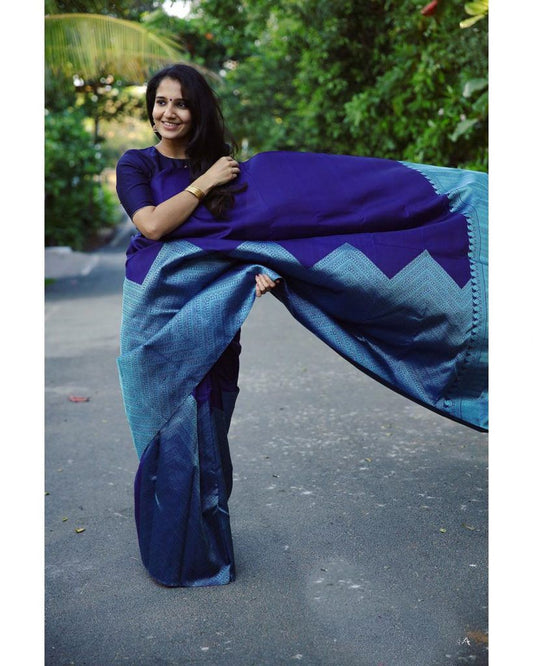 Blue Colour Attire Look Saree,Exclusive Contrast Blouse,Party Wear Saree,Bollywood Style Saree,Kanchipura Silk Saree,Wedding Wear Saree