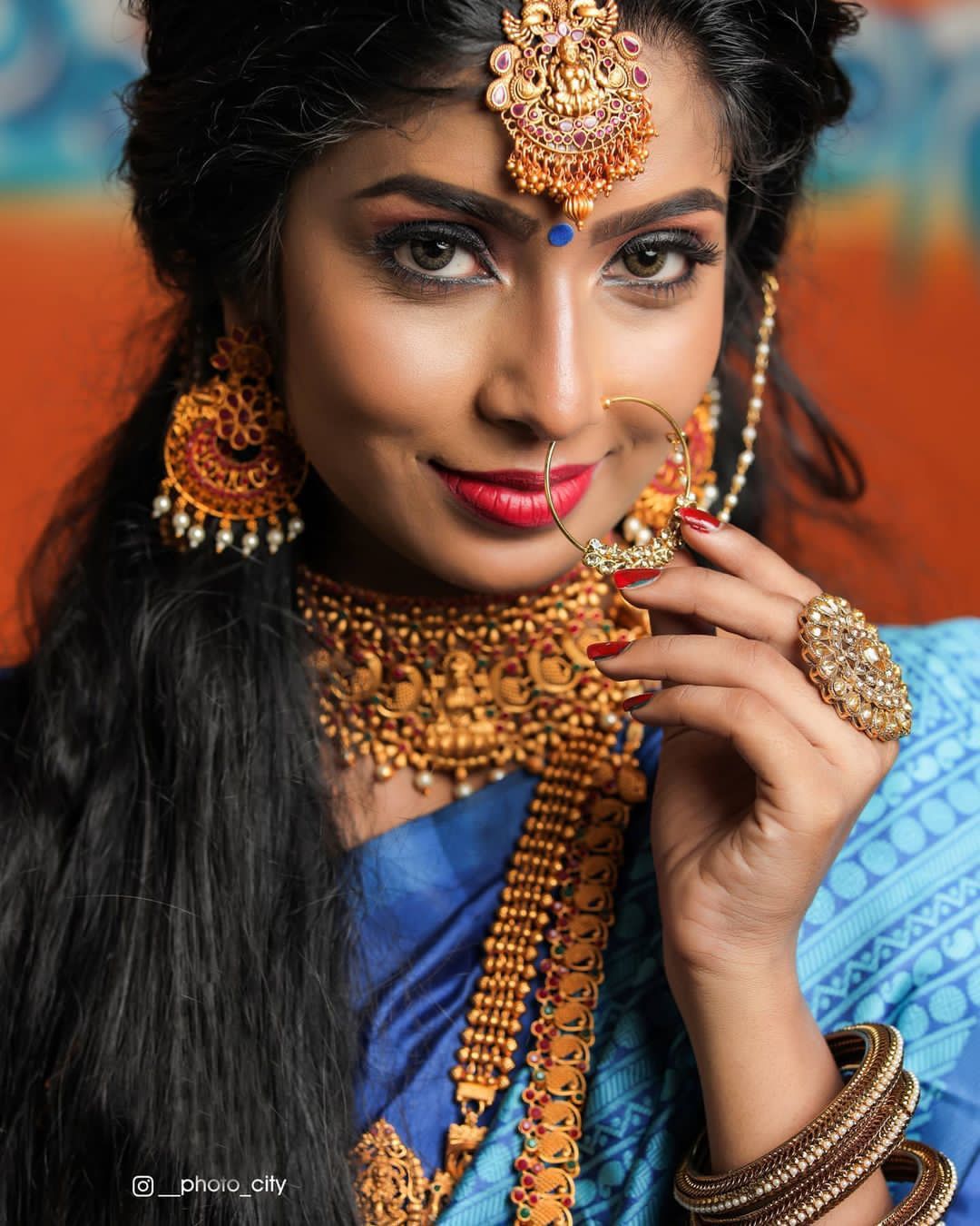 Blue Colour Attire Look Saree,Exclusive Contrast Blouse,Party Wear Saree,Bollywood Style Saree,Kanchipura Silk Saree,Wedding Wear Saree