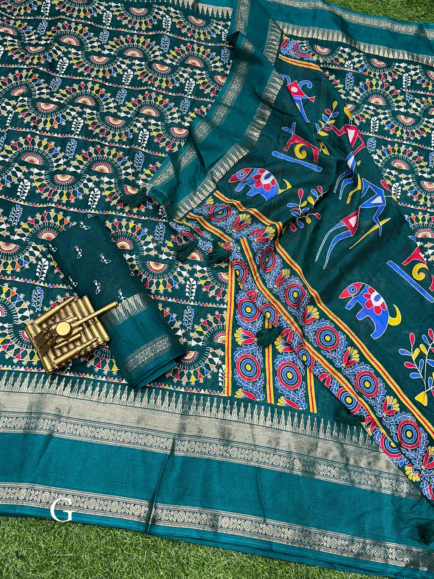 Our Dreamy kalamkari print saree is here to make you the queen of the fashion jungle