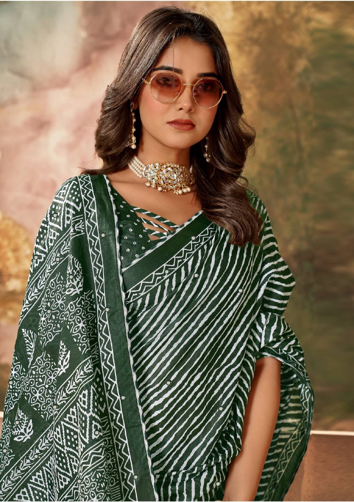 This beautifully woven Mulmul Cotton saree