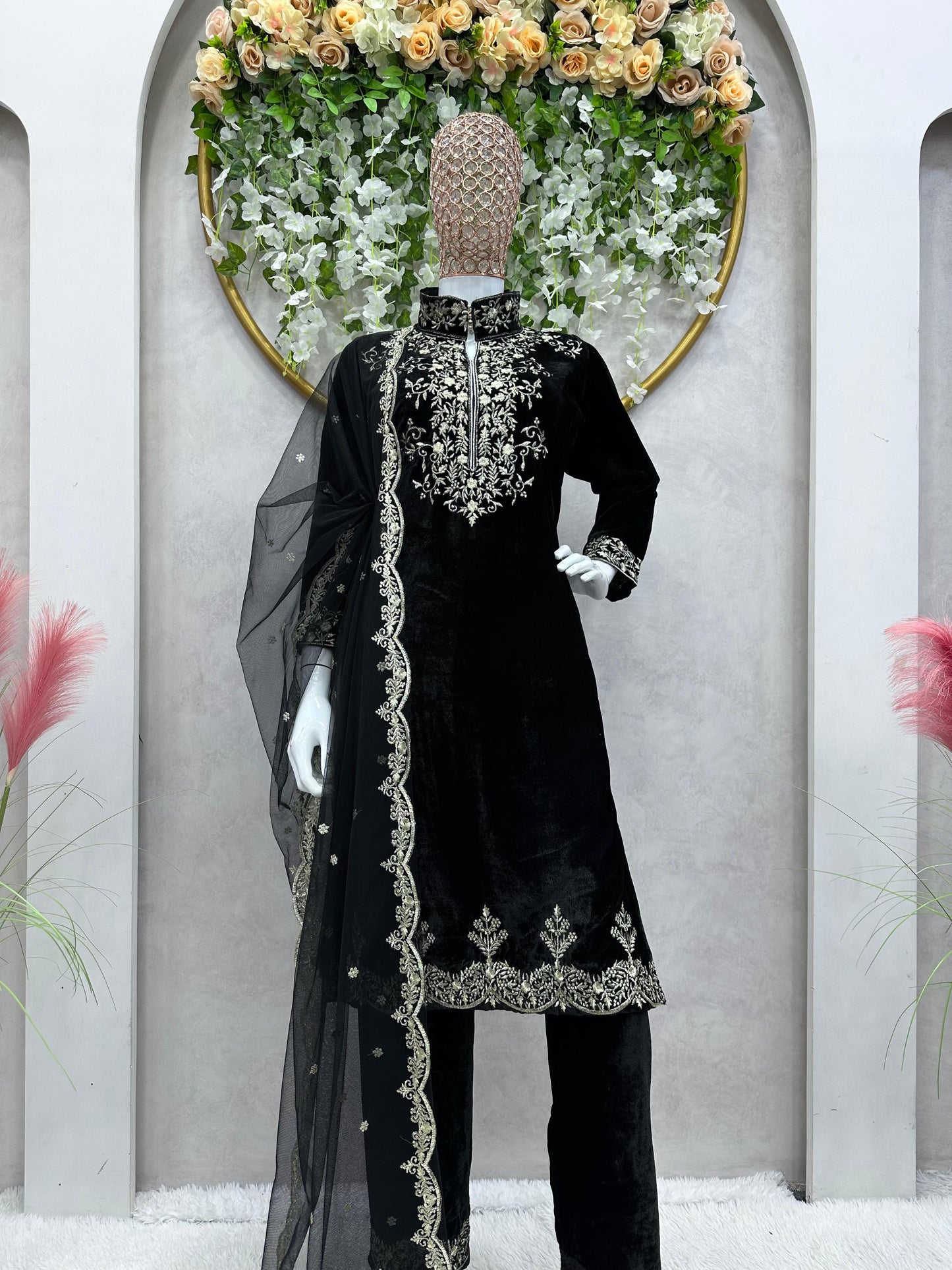 Beautiful Designer Suit On havy Velvet febric with inner and Thred work and prnt