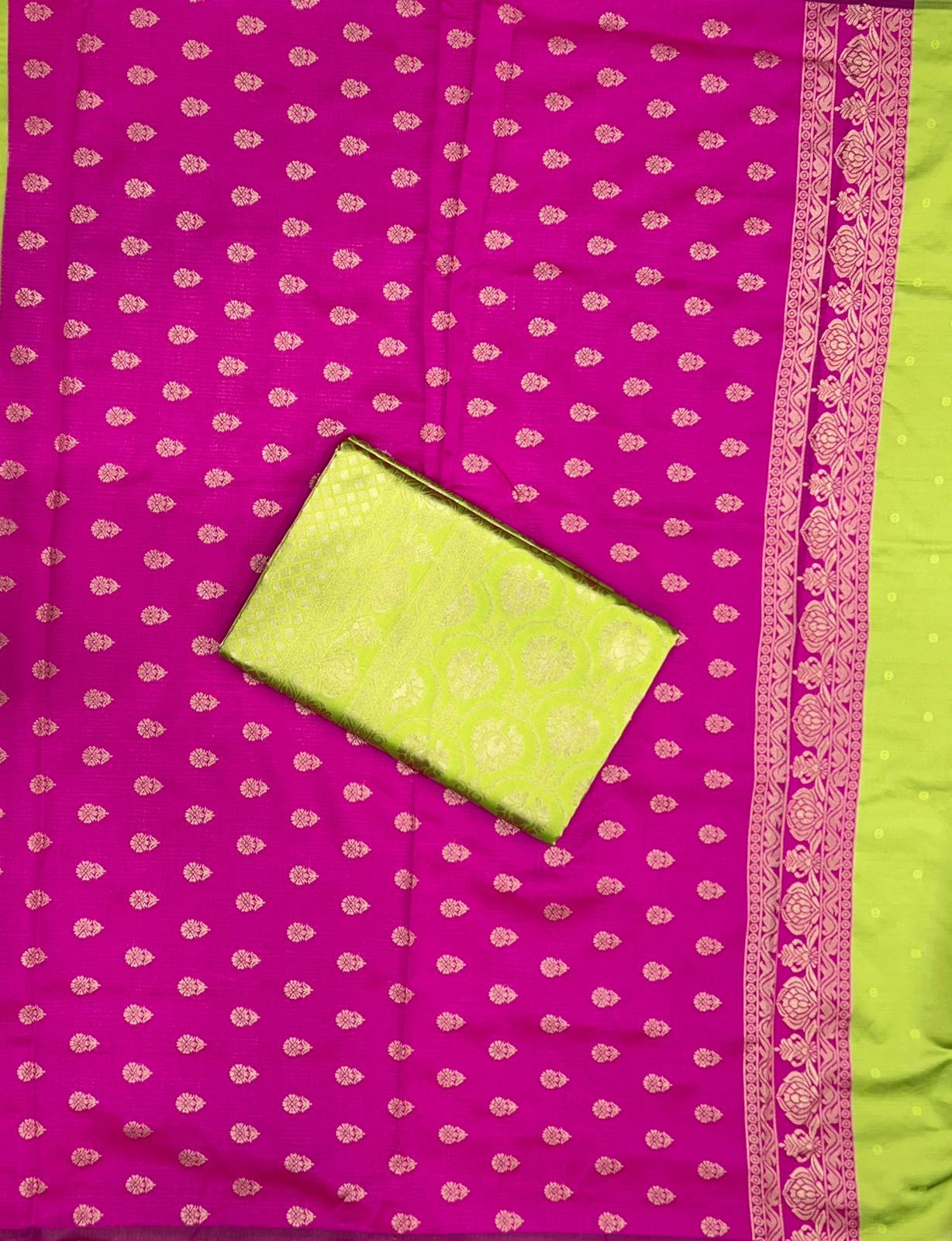 Designer made Parrot Pastel Green Color wear Bollywood Style Banarasi Soft Silk Saree, Party and Wedding wear Banarasi Silk Saree