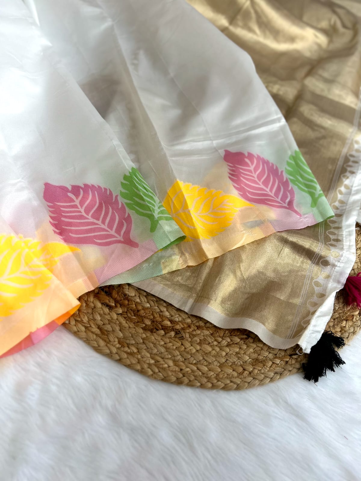 Kerala golden jari Cotton saree with chembaruthi Design print-Festival light Collection-Diwali Gifts-Diwali shopping-Diwali collections