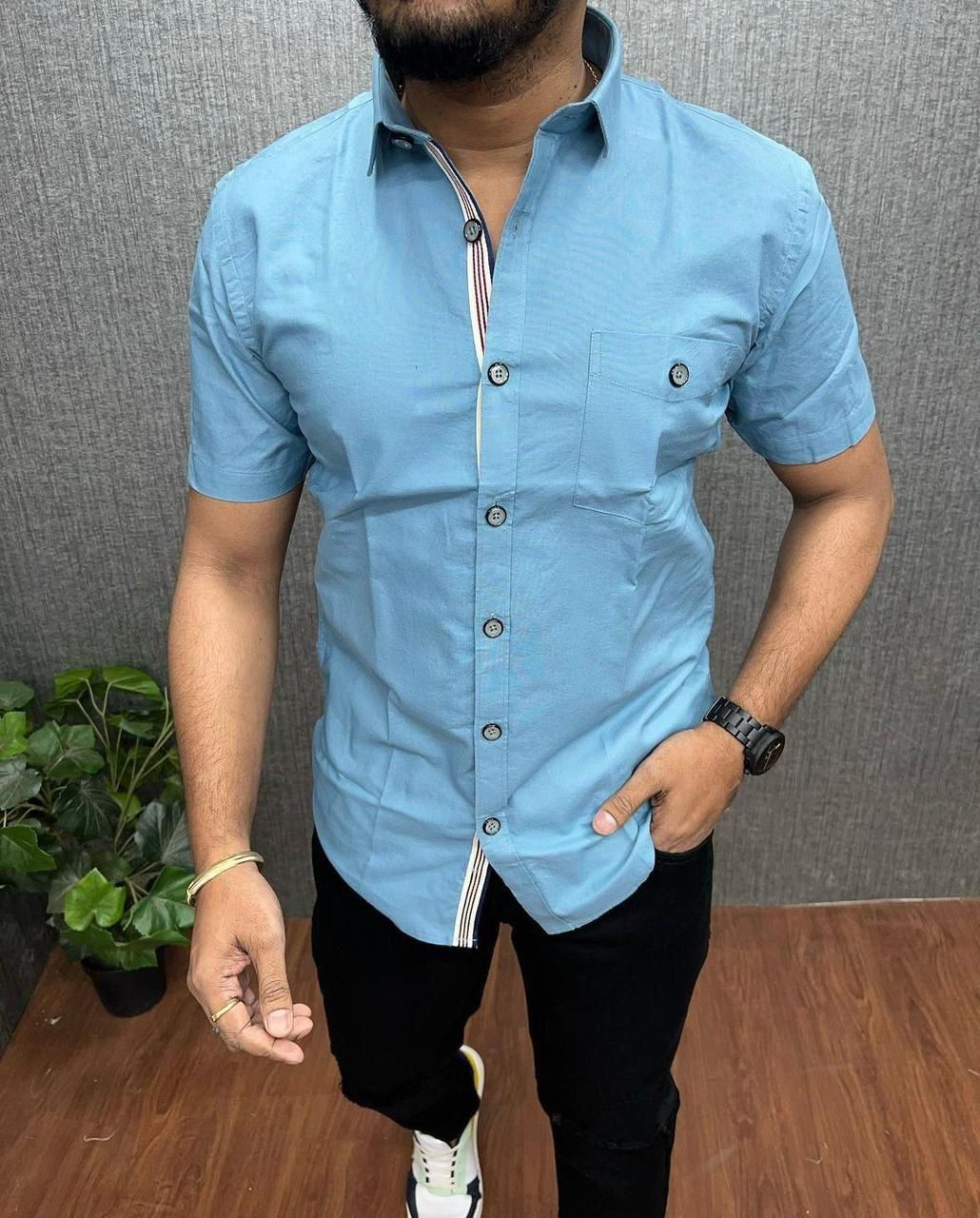 Men Regular Fit Solid Slim Collar Casual Shirt