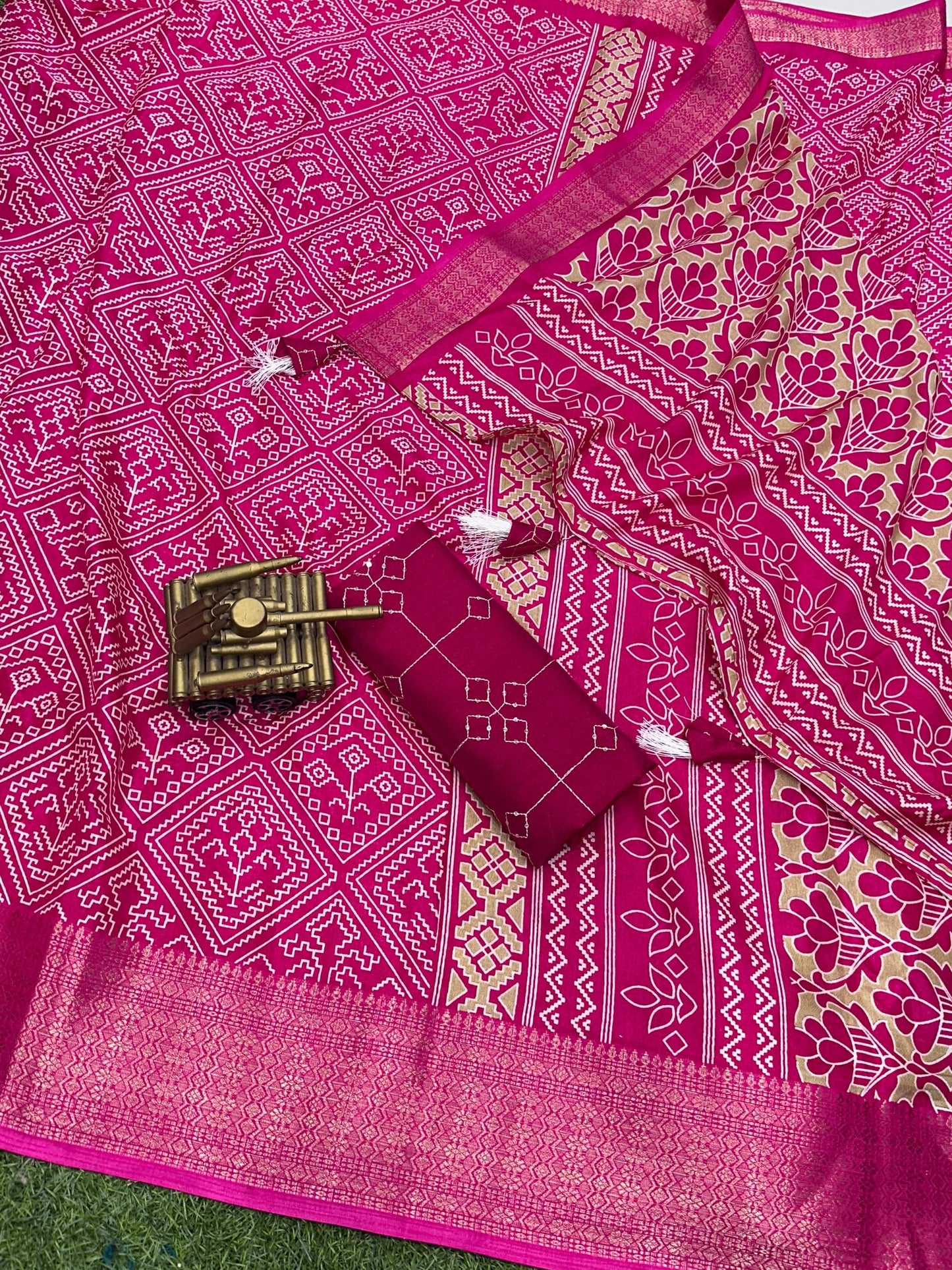 Elevate Your Ethnic Wardrobe with our Kalamkari Print Saree Set