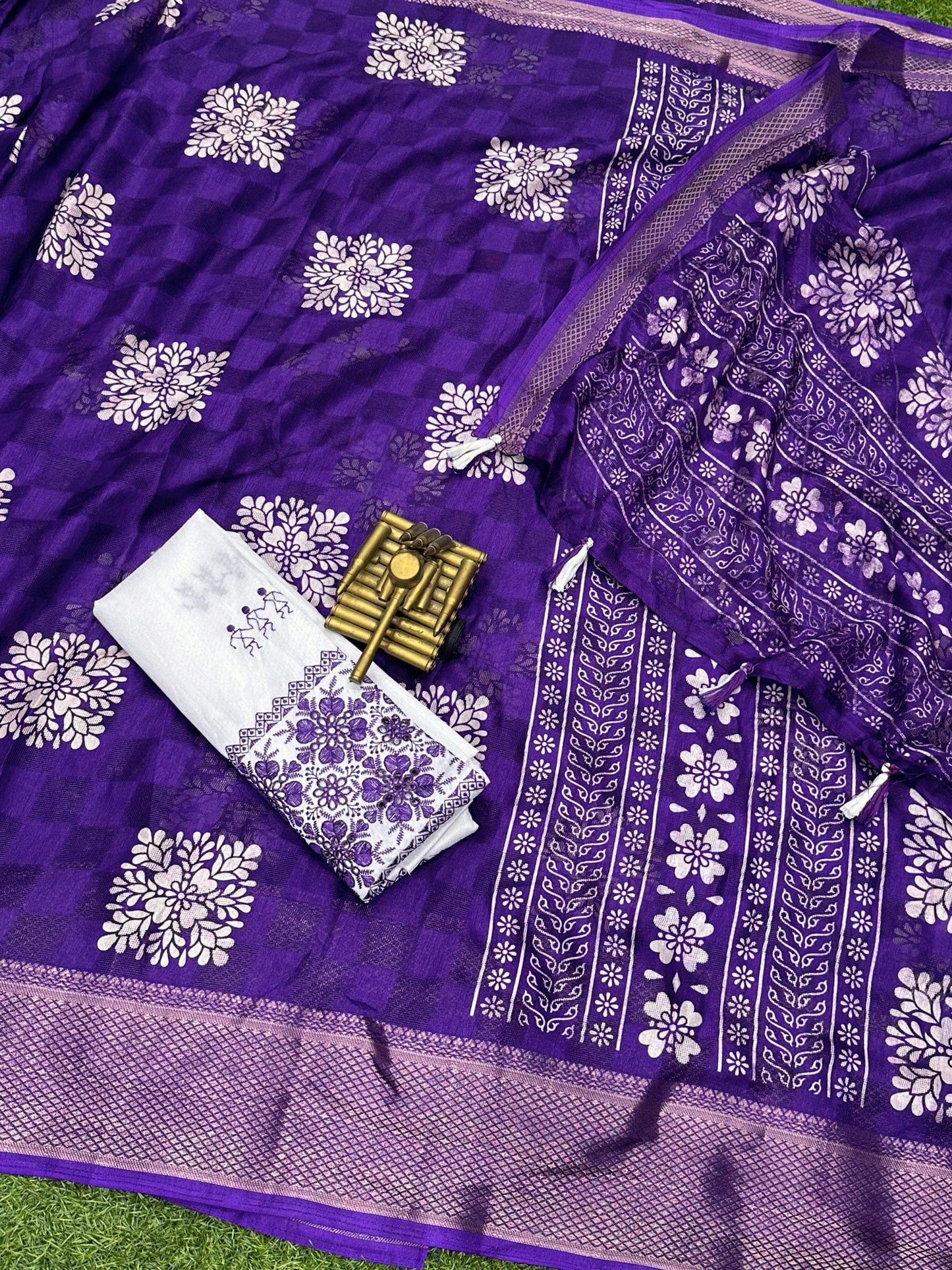 Embrace Femininity with Stunning Printed Saree & Designer Blouse