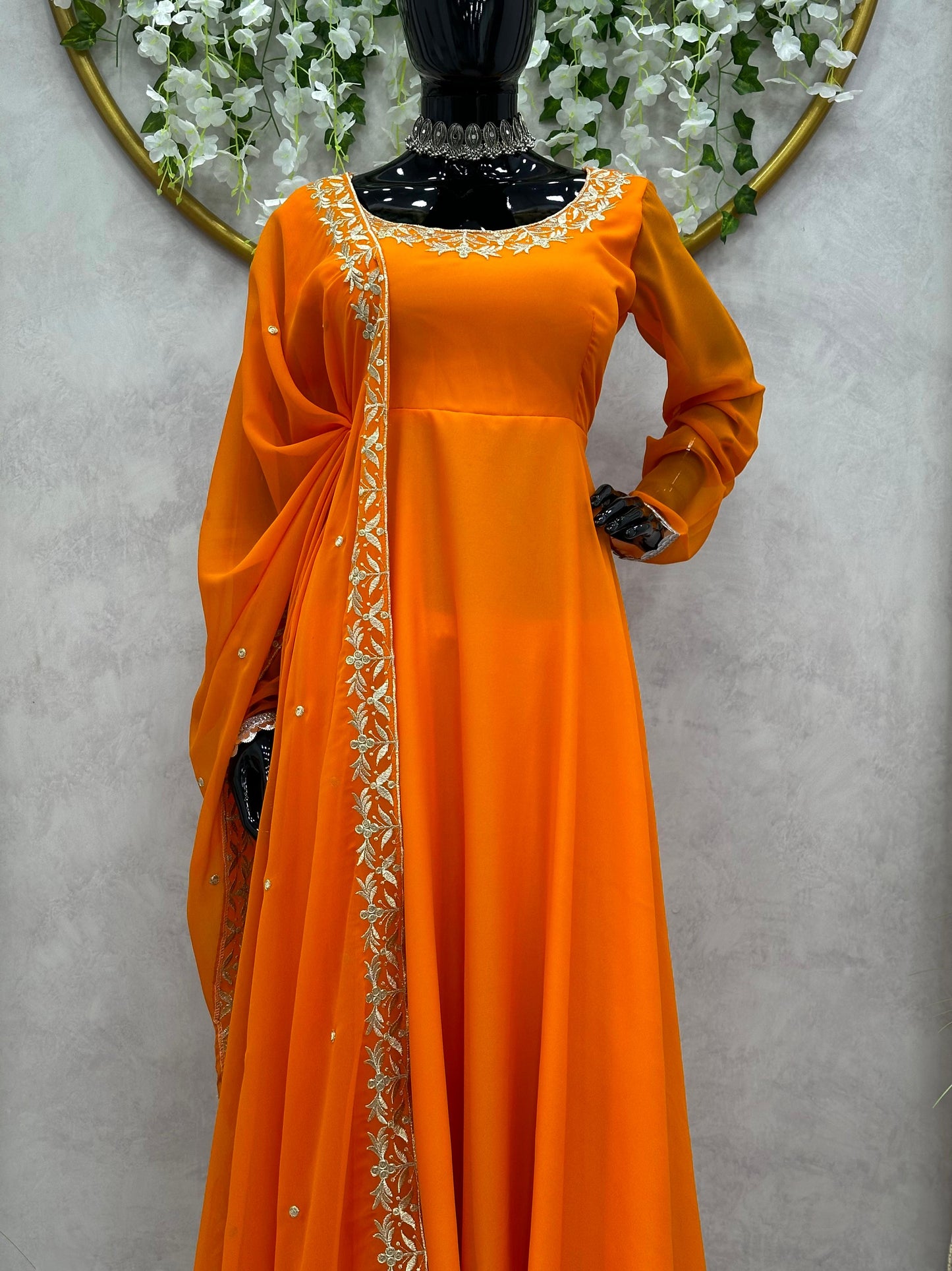 Experience Luxury: Naira Cut Suit Set with Intricate Thred Work"