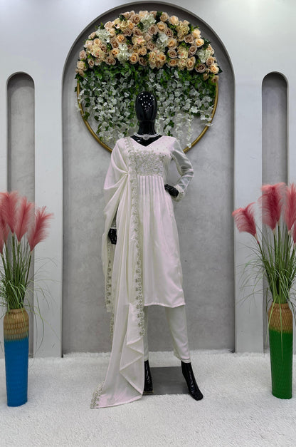 Luxurious Pakistani Designer Suit: Exquisite Tissu Organza Silk Ensemble