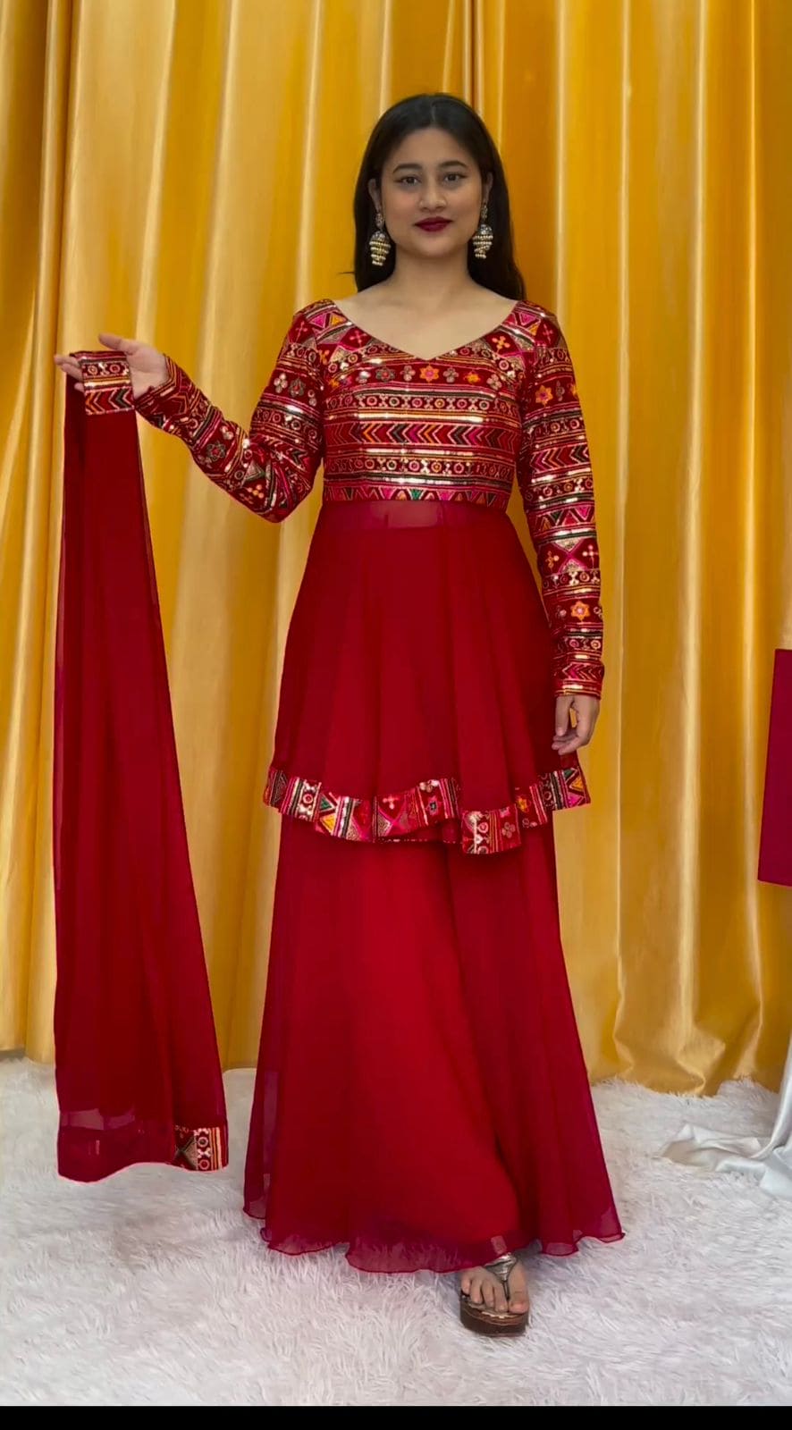 Elegant Women's Engagement Dress: Perfect Fit & Luxurious Fabric Elegant Women's Engagement Dress: Perfect Fit & Luxurious Fabric