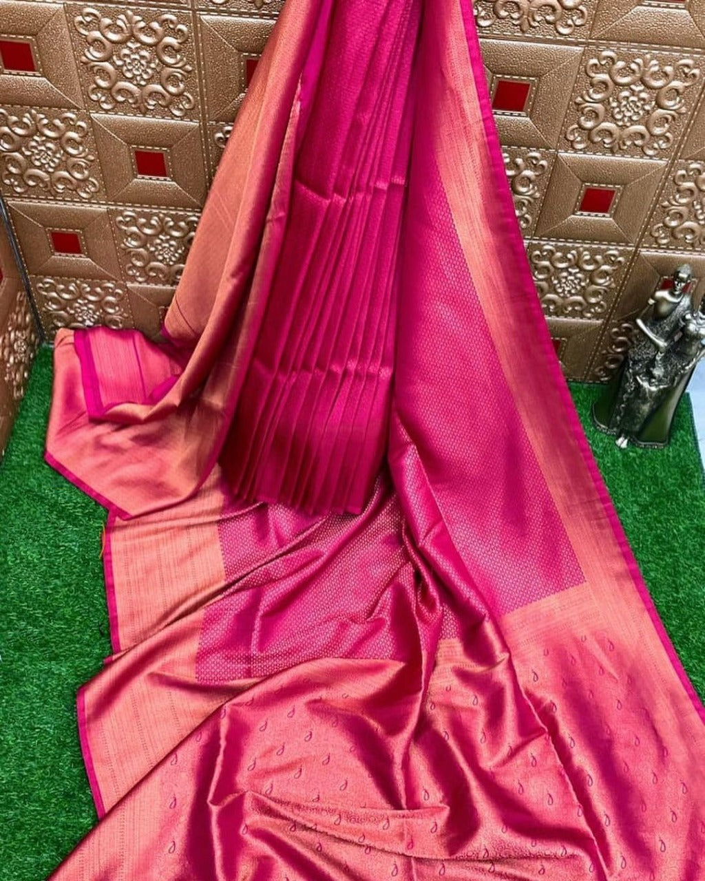 BEAUTIFUL RICH PALLU & JACQUARD WORK ON ALL OVER THE SAREE - Dharti Bandhani