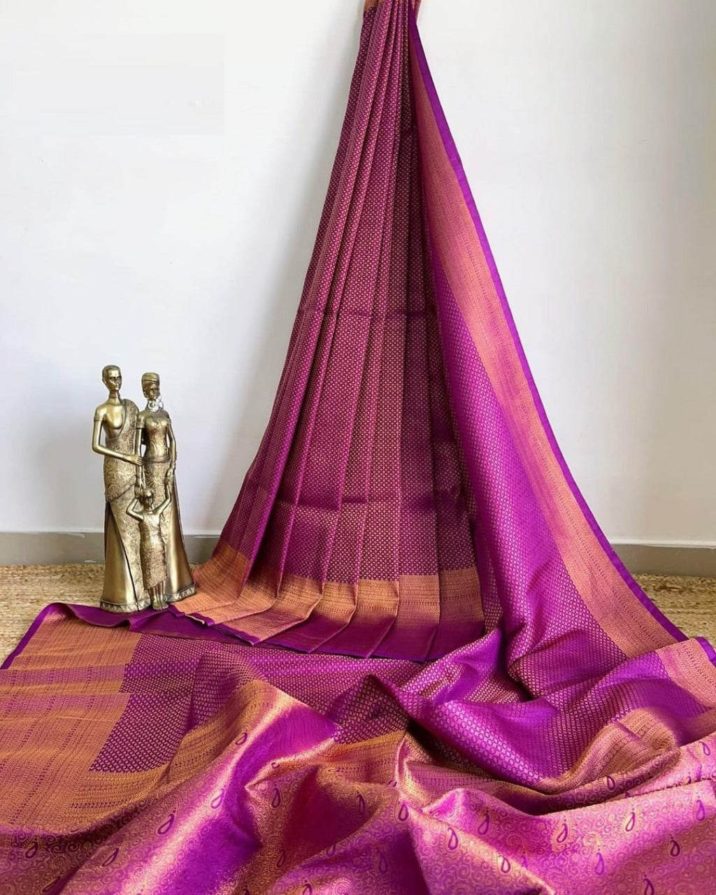 BEAUTIFUL RICH PALLU & JACQUARD WORK ON ALL OVER THE SAREE - Dharti Bandhani