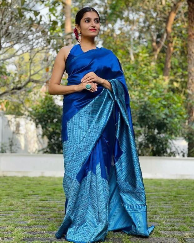 Blue Bnarasi Silk Woven Saree With Blouse