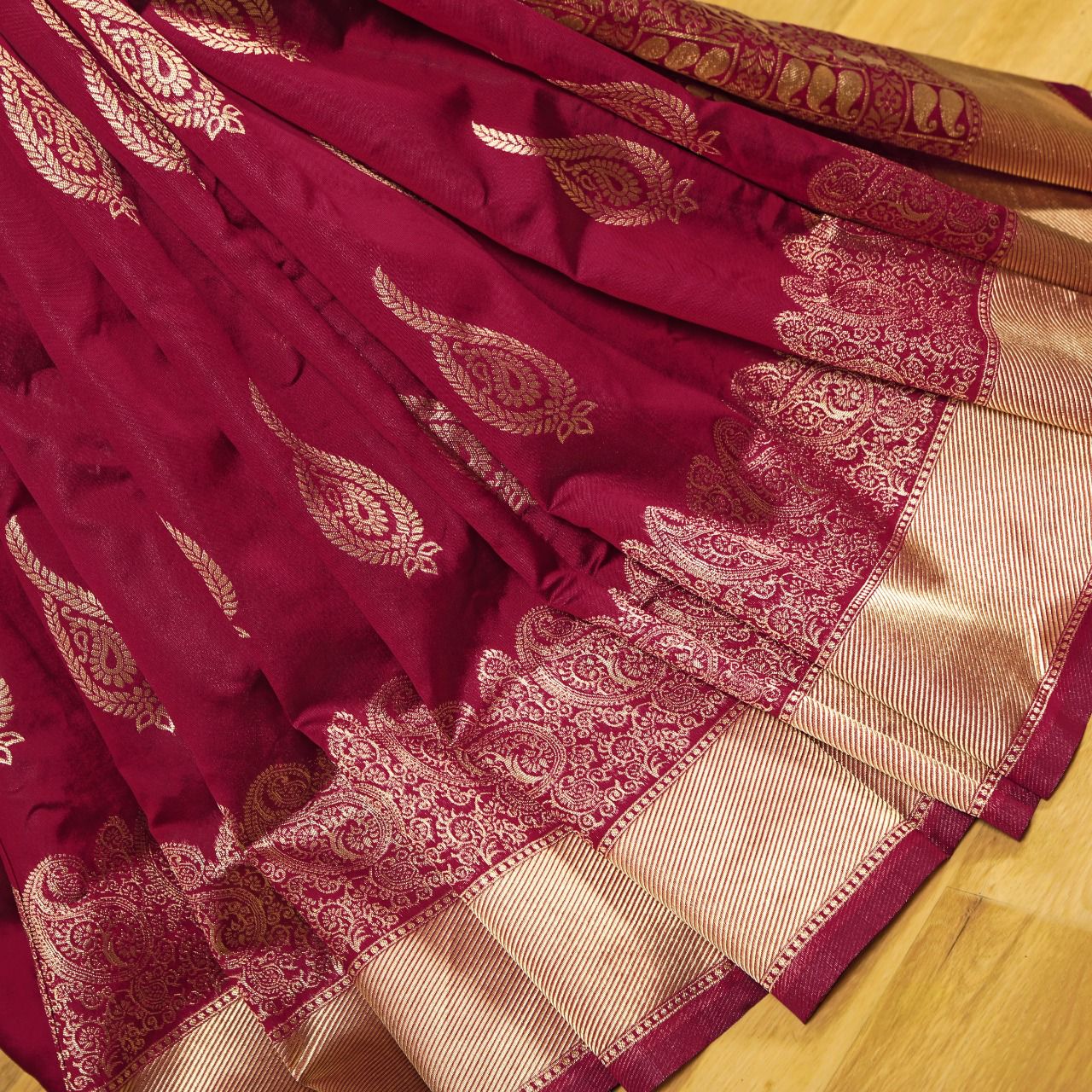 Maroon Bnarasi Silk Woven Saree With Blouse