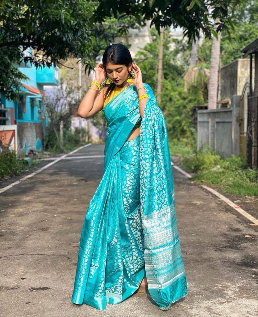 Sky blue saree with best sale contrast blouse