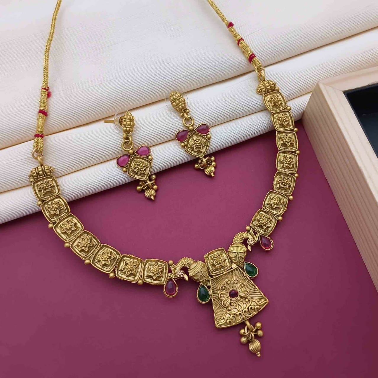 Fashion Jewellery Ethnic Gold Plated Necklace Set for Women