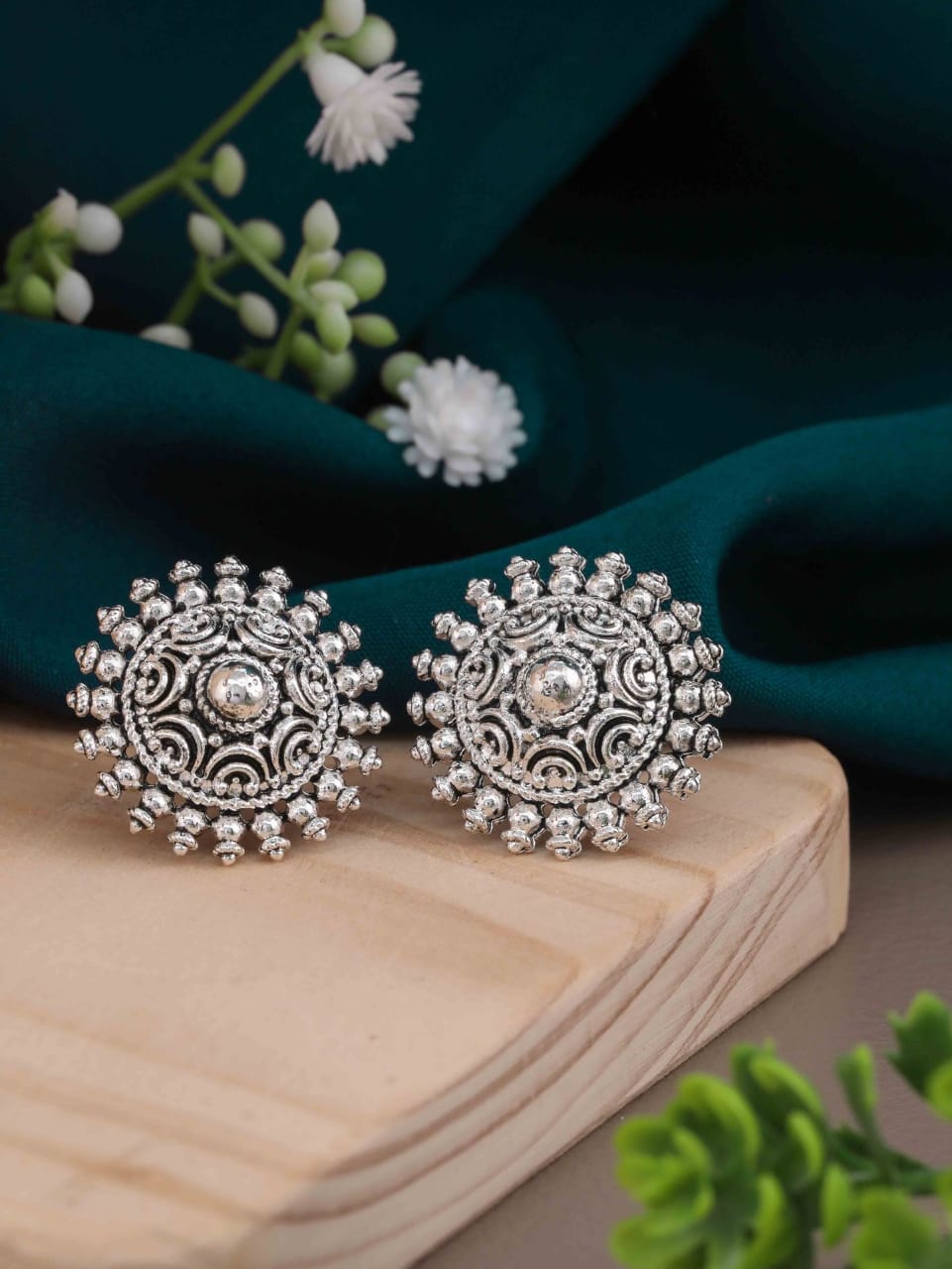 Vembley Korean Diamond Leaf Design Stud Earrings For Women And Girls 2  Pcs/Set at Rs 120/pair | स्टड इयररिंग in New Delhi | ID: 27152899233