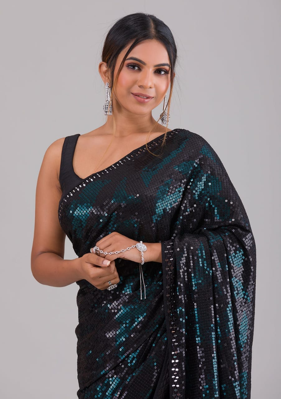 GORGEOUS NARI WITH  GORGEOUS  SAREE