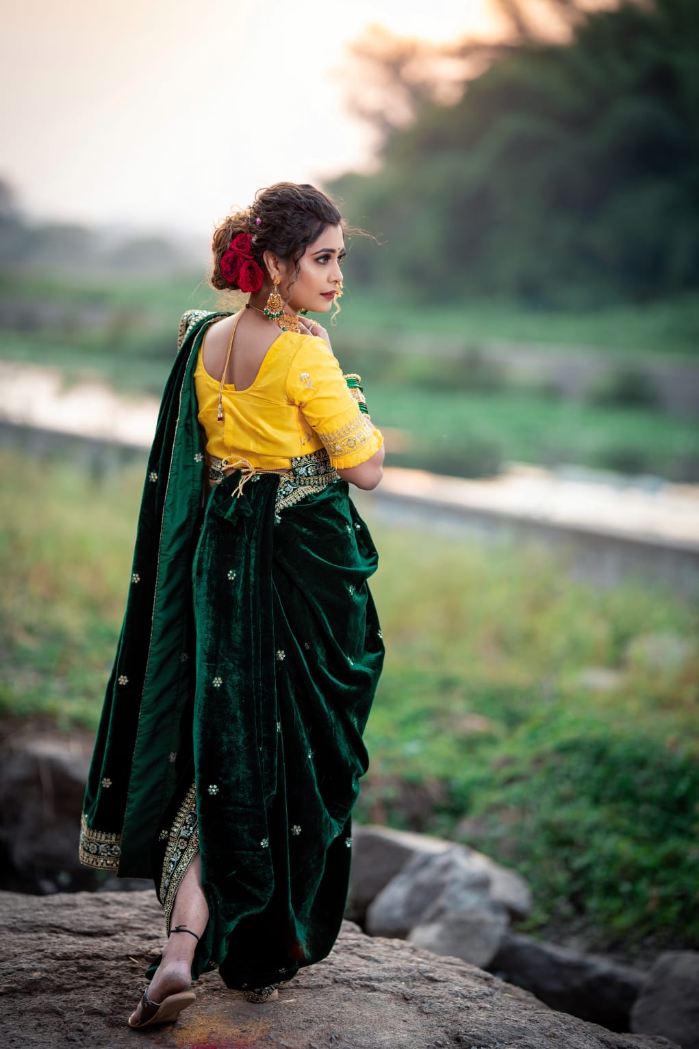 Pin by Rohit Kunjir on T | Saree poses, Marathi saree, Saree photoshoot