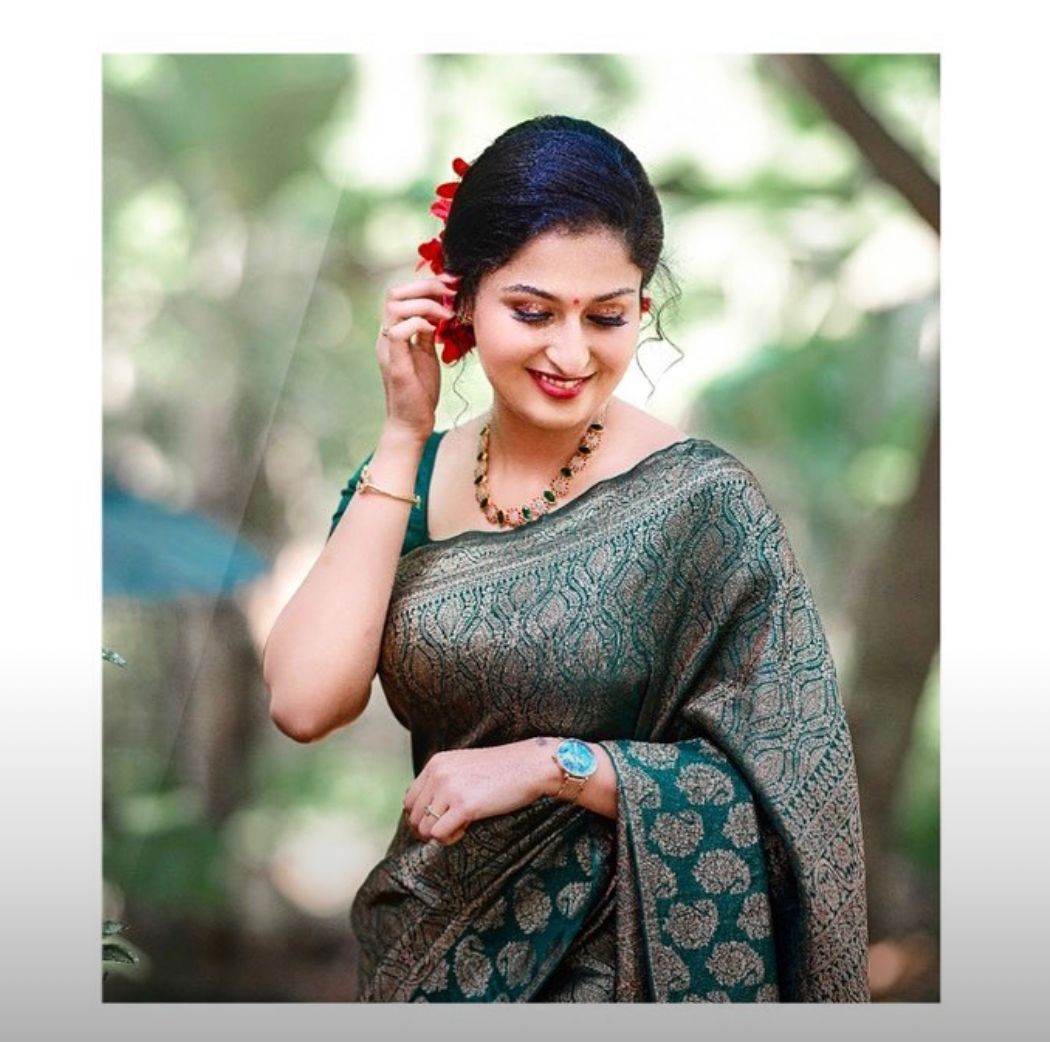 Aarti Ravi in Sabyasachi saree at a wedding – South India Fashion |  Sabyasachi sarees, Designer saree blouse patterns, Saree blouse designs  latest