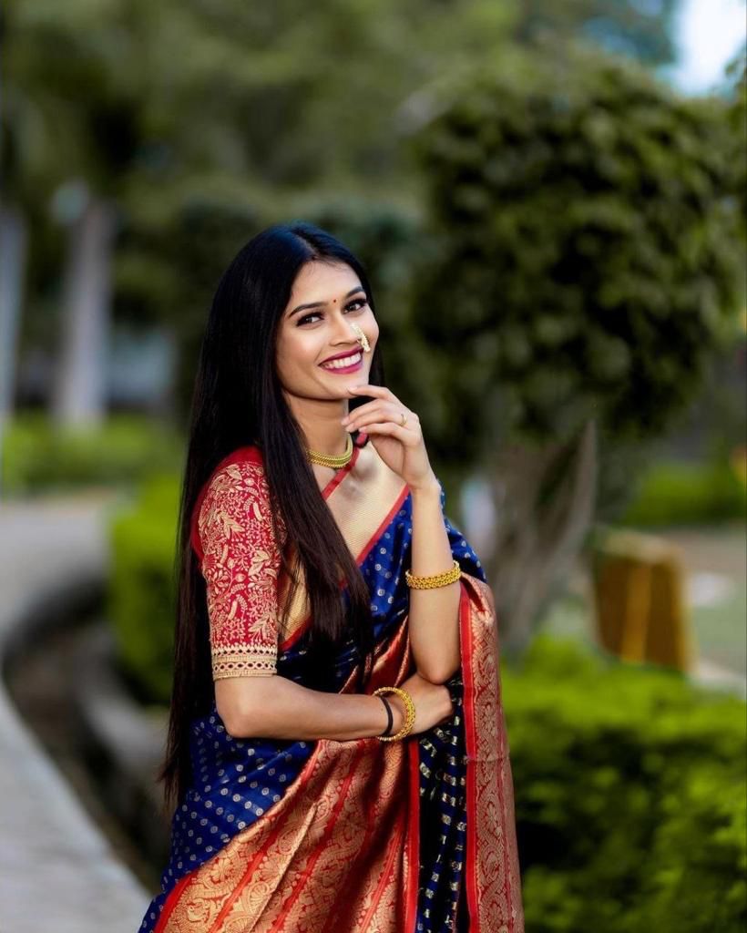 Handloom Lilac Pure Chanderi Silk Saree With All Over Sona Rupa Booti –  WeaverStory