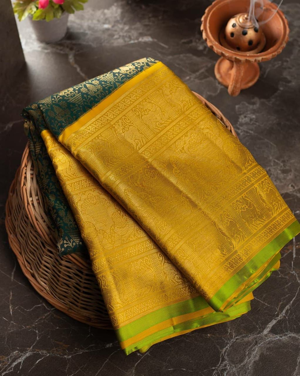 Women's Banarasi Soft Lichi Silk Saree Beautiful Jacquard Rich Pallu Design Work Zari Woven Kanjivaram Silk Style Saree