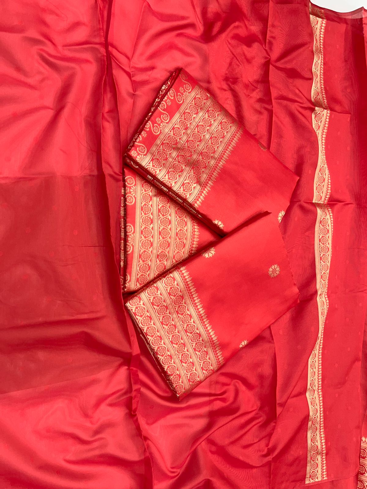 Soft Lichi Silk Saree With Blouse Piece