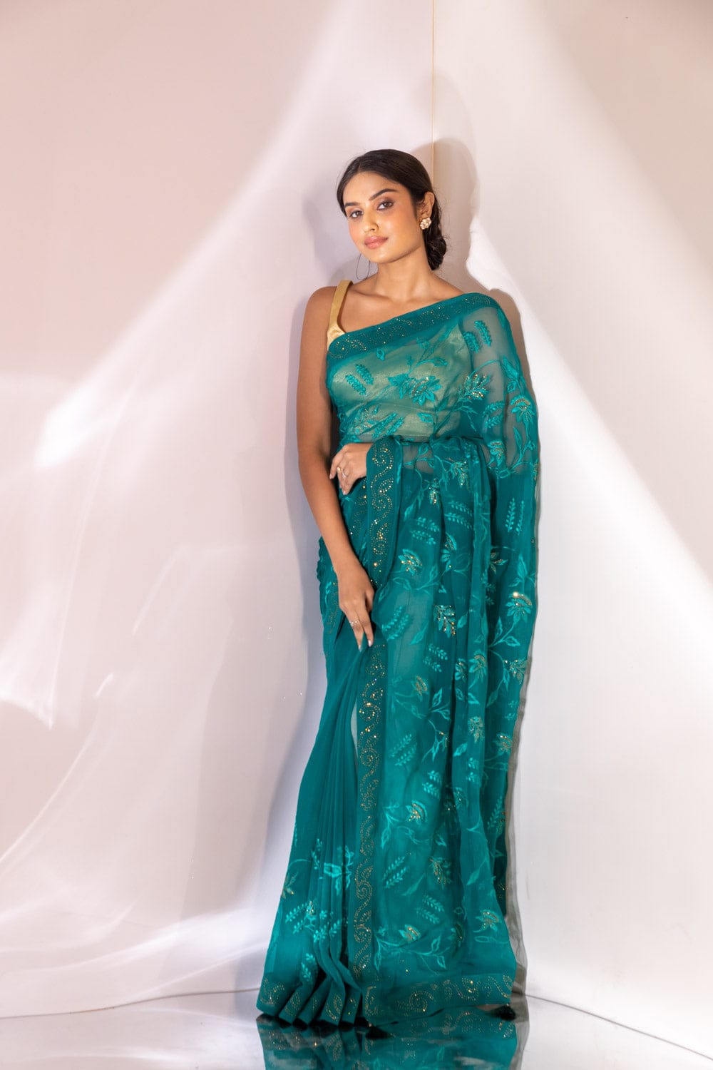 Soft Georgette Fabric Along With Designer Thread  Work saree